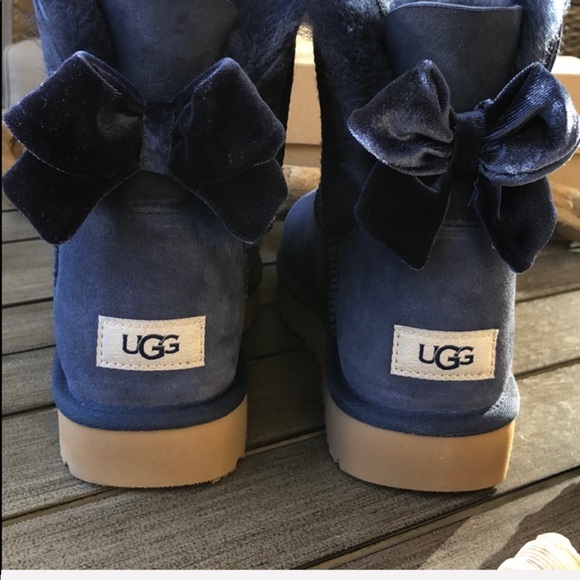 🌴🌼UGG- BOW BOOTS🌼🌴 - Picture 2 of 15